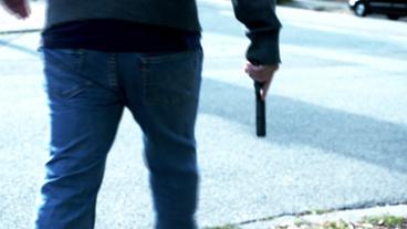 Bild: SWR Täter mit Waffe