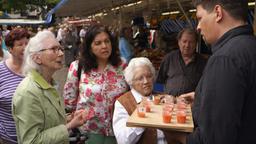 Lebensmittelcheck Tim Mälzer Wie gut ist Gemüse?: Tim macht den Tomatensaft-Test