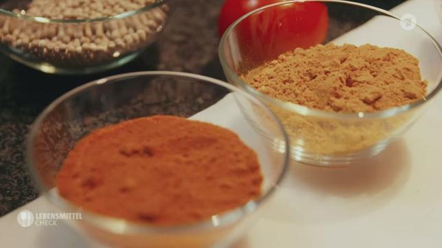 Bild: NDR / Das Erste Tim Mälzer bereitet seine Currysoße zu.
