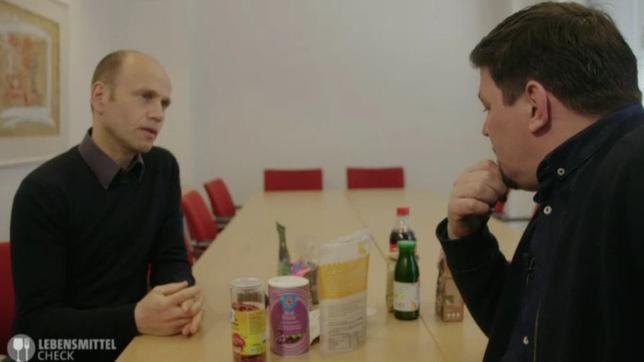 Bild: NDR Tim Mälzer spricht mit Armin Valet von der Verbraucherzentrale Hamburg über "Superfood"