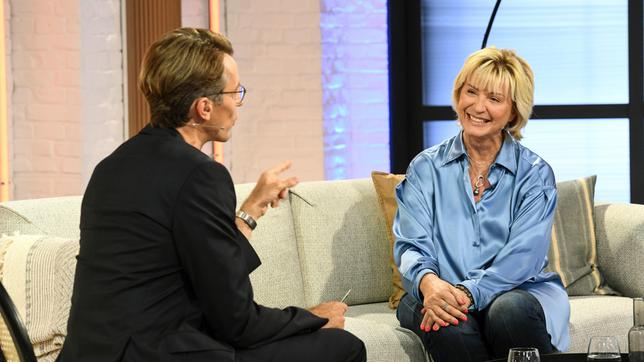 Moderator Dr. Johannes Wimmer im Gespräch mit Gabriele Pochhammer, Thema: Partnersuche im Alter. Sie selbst machte aus der Not eine Tugend und gründete eine Partnervermittlung für Menschen in der zweiten Lebenshälfte.