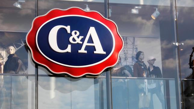 Bild: WDR/imago C&A-Logo an einem Kaufhaus