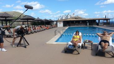 Bild: SR Mallorca-Urlauber am Pool