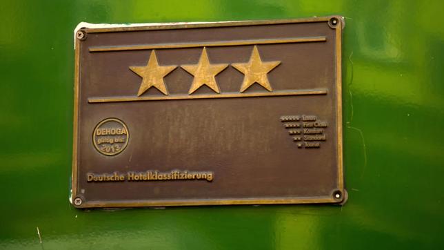 Bild: MDR Hotels, die ihre Qualitätsstandards offiziell überprüfen lassen, bekommen solch eine Plakette