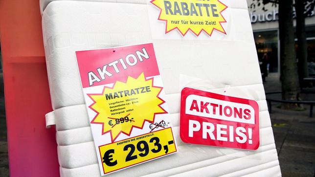 Bild: SWR Martratze mit Preisschildern