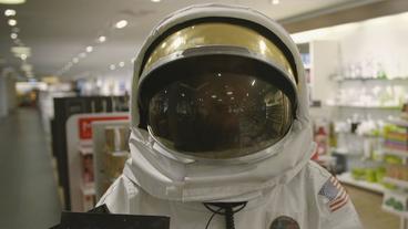 Bild: MDR Der Leipziger Kabarettist Ralf Bärwolff im Weltraumfahreranzug
