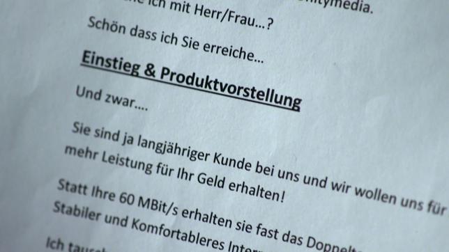 Bild: SWR Ein Gesprächsleitfaden hilft den Callcenter-Mitarbeitern bei der Wortwahl.