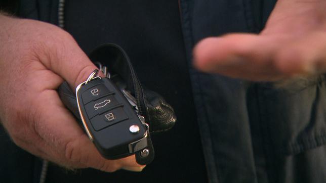 Bild: MDR Ein "Keyless Go"-Schlüssel. Via Funkwellen kann man damit Fahrzeuge öffnen und anlassen, ohne den Schlüssel ins Schloss zu stecken.