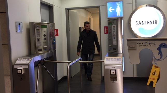 Bild: MDR Reporter Dirk Heinemann schaut hinter die Kulissen von Sanifair. Diese Firma betreibt in ganz Deutschland öffentliche Toiletten. Ihr Preissystem sorgt bei den Kunden für Ärger.