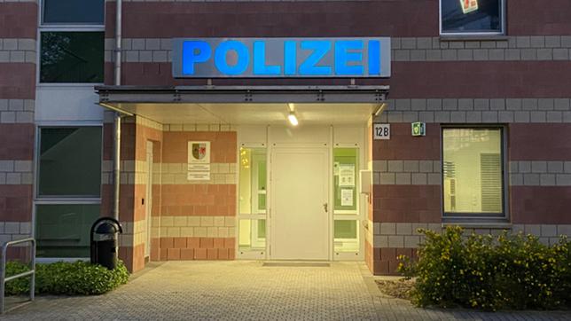 Polizeirevier Rostock-Lichtenhagen, hier stellte sich der Täter wenige Stunden, nachdem er seine Ex-Partnerin ermordet hatte.