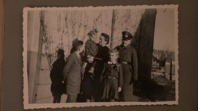 Familienbild aus den letzten Kriegsjahren des Zweiten Weltkriegs