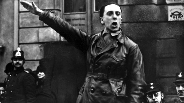 Joseph Goebbels, der spätere Reichsminister für Propaganda vertrat schon in der Weimarer Republik die Rassenlehre.  (Archivfoto: Goebbels spricht in Bernau /Foto 1928)