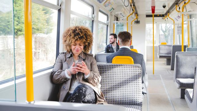 Bild: AdobeStock Unterwegs mit dem öffentlichen Nahverkehr?