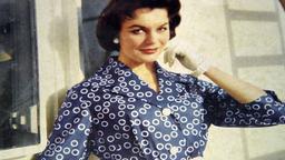 Dame mit Kleid im Otto Katalog der 50er Jahre