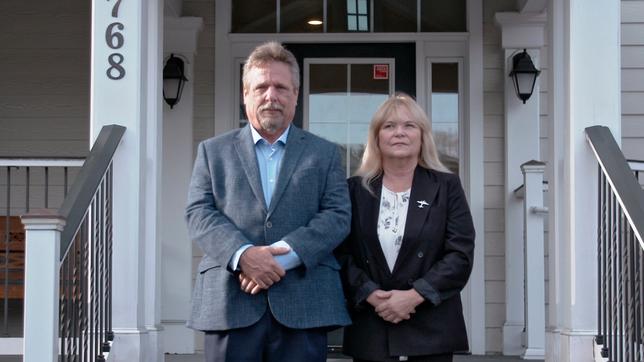 John Barnett und Cynthia Kitchens.