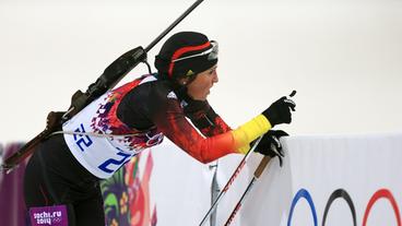 Bild: dpa Andrea Henkel in Sotschi (2014).