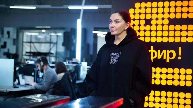 Bild: NDR/BBC/Roastbeef Productions Kämpferin für die Pressefreiheit: Natascha Sindeewa, Gründerin des Senders Doschd
