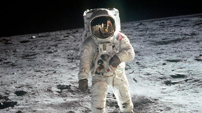 Bild: WDR/NASA/Neil Armstrong A Man on the Moon, Buzz Aldrin und Neil Armstrong betreten als erste Menschen den Mond.