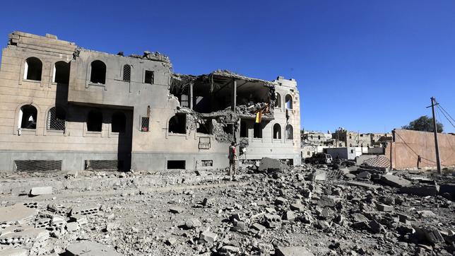 Bild: picture alliance / abaca Zerstörtes Gebäude in Sanaa