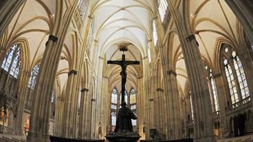 Bild: dpa Der Regensburger Dom von innen