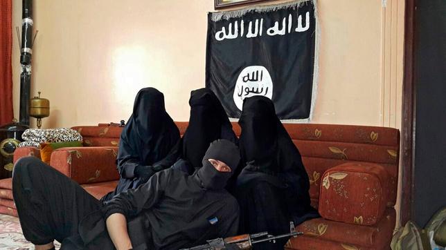 Bild: NDR Das „offizielle Hochzeitsfoto“ von Leonora selbst als Drittfrau im Islamischen Staat.