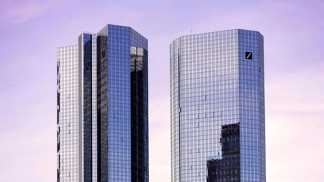 Der Deutsche Bank-Tower im Bankenviertel Frankfurt.