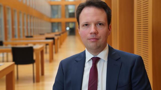 Bild: BR/Metafilm GmbH Michael Seewald, Professor für Dogmatik und Dogmengeschichte an der Universität Münster, im Interview.