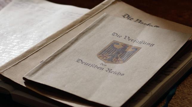 Bild: rbb Die Verfassung des Deutschen Reichs als Schulbuch.
