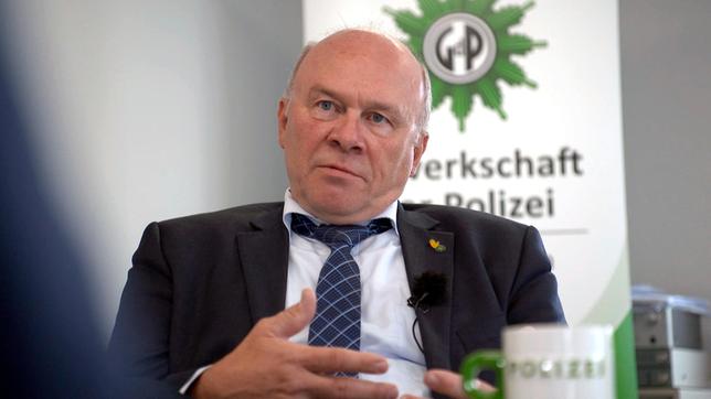 Dietmar Schilff von der Gewerkschaft der Polizei sagt, Deutschland brauche keine weitgehendere Kontrolle der Polizei.