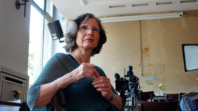 Bild: rbb/ARD/Manfred Selle Die Journalistin Annette Leo wollte an ihrem Traum vom Sozialismus festhalten – die Ignoranz der Genossen erscheint ihr wie Verrat.