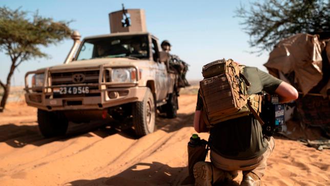Bild: NDR/Martin Ross/NDR/Martin Ross Dreharbeiten beim Armeetraining in Niger