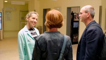 Elsa Grünkohl hat mit Hartz IV nicht resigniert. Um ihrem Tag Struktur zu geben, arbeitet die 58-jährige Arbeitslose ehrenamtlich in einer Klinik.