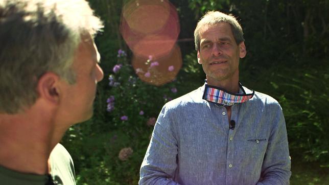 Bild: SWR Energieberater Hans- Joachim Horn berät Familie Vogel.