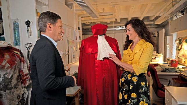 Bild: SWR Frank Bräutigam und Kerstin Brandt, Schneidermeisterin und "Robenschneiderin".