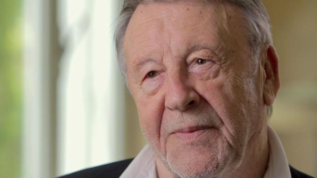 Bild: WDR/TAGTRAUM Filmproduktion Günter Lamprecht lebte in Berlin. Eigentlich hatte er Sympathien für den Kommunismus, doch die Realität im Ost Sektor der Stadt schreckte ihn ab.