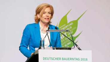 Bild: WDR/taglicht media GmbH Julia Klöckner, Bundesministerin für Ernährung und Landwirtschaft, auf dem Deutschen Bauerntag 2018.