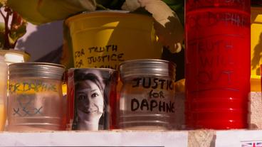 Kerzen erinnern an das Attentat auf die Investigativ Journalistin Daphne Caruana Galizia.