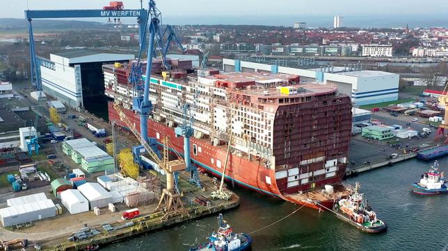 Kreuzfahrt-Gigant "Global Dream" in der Rostocker Werft