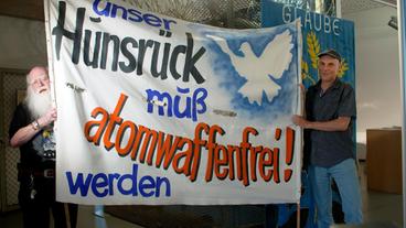 Bild: NDR/Andreas Orth Lange nicht gezeigt: Transparent einer Demonstration im Hunsrück.