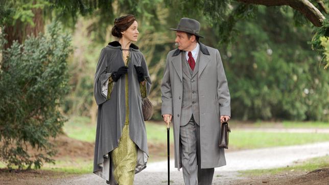 Bild: WDR/Gebrüder Beetz Filmproduktion Marguerite Durand (Jeanette Hain, l) und Georges Clemenceau (Jochen Hägele)
