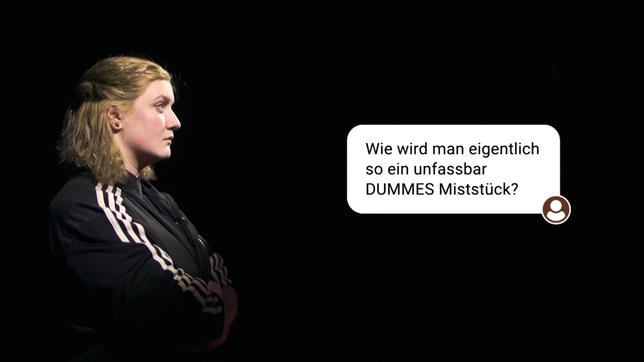 Merle kannte ihren Cyberstalker zunächst nicht. Er hat sie sich bei einem ihrer öffentlichen Auftritte ausgesucht.
