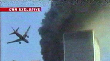 Bild: dpa Die United-Airlines-Maschine fliegt in den Südturm des WTC