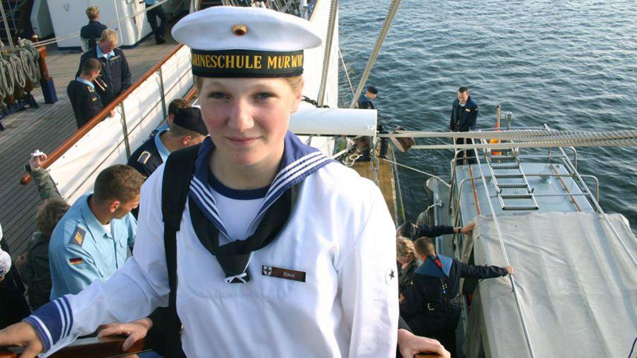 Jenny Böken an Bord des Segelschulschiffes Gorch Fock