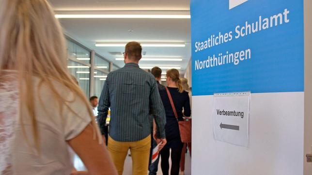 Neue Verbeamtungswelle. Wegen Mangel an Lehrkräften locken jetzt auch die neuen Bundesländer mit dem Job auf Lebenszeit.