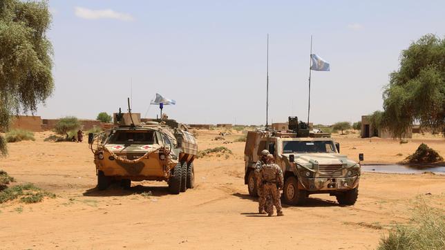 Bild: NDR/Bundeswehr Patroullienfahrt in der Umgebung von Gao bei Temperaturen um die 40 Grad.