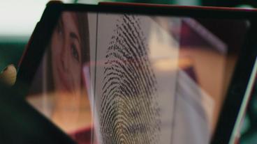Scheinidentität: Gesicht und Fingerabdruck