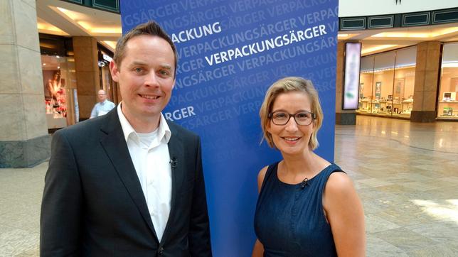 Bild: WDR/Solis TV DER HAUSHALTS-CHECK: Yvonne Willicks mit Dr. Rolf Abelmann