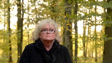 Bild: WDR Renate H. im Wald