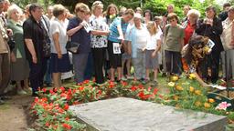 Freunde und Fans am Grab von Inge Meysel