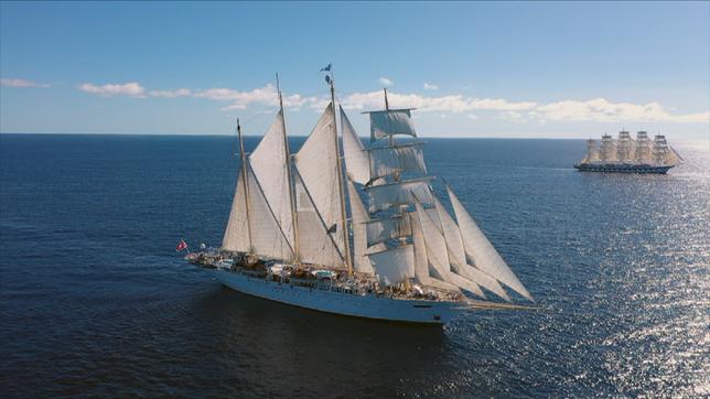 Die Hauptakteure von "Sehnsucht Segeln": Die beiden Segelschiffe sind Nachbauten traditioneller Großsegler.